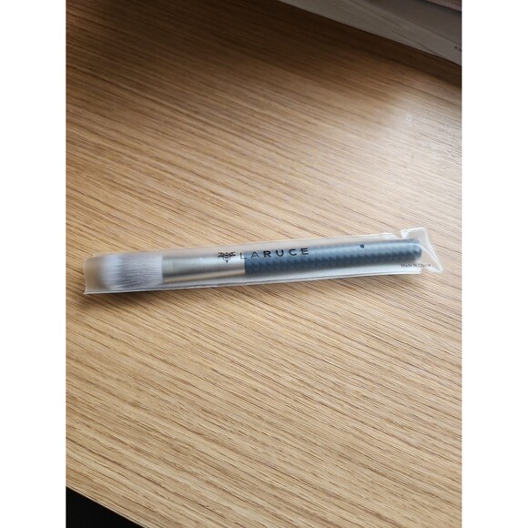 Laruce Set of 3 New Makeup Brushes - Picture 5 of 8